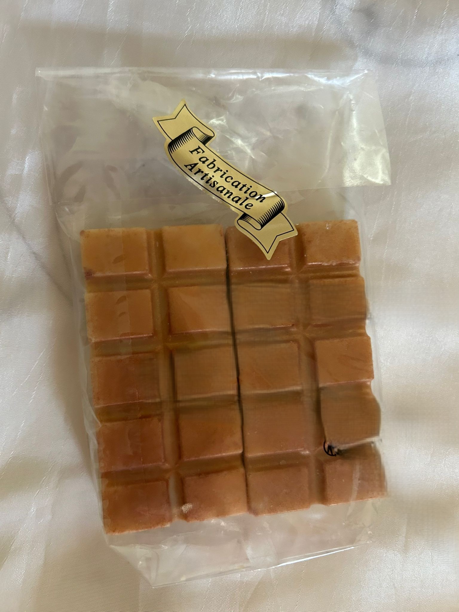 chocolat-blanc-mordjene-colorant facon dubai à bordeaux